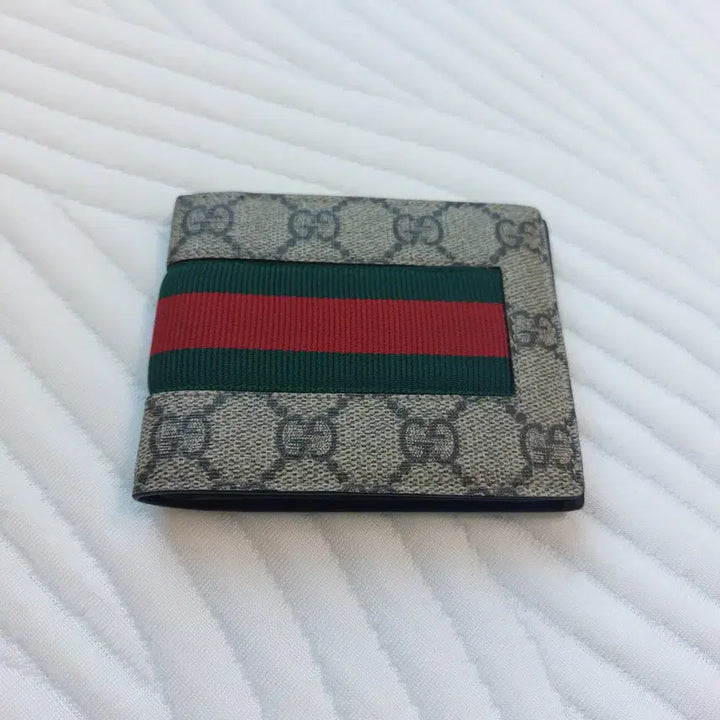[BUNJANG] Gucci GG Supreme Bee Bi-Fold Wallet / (정품)구찌 GG 수프림 꿀벌 반지갑