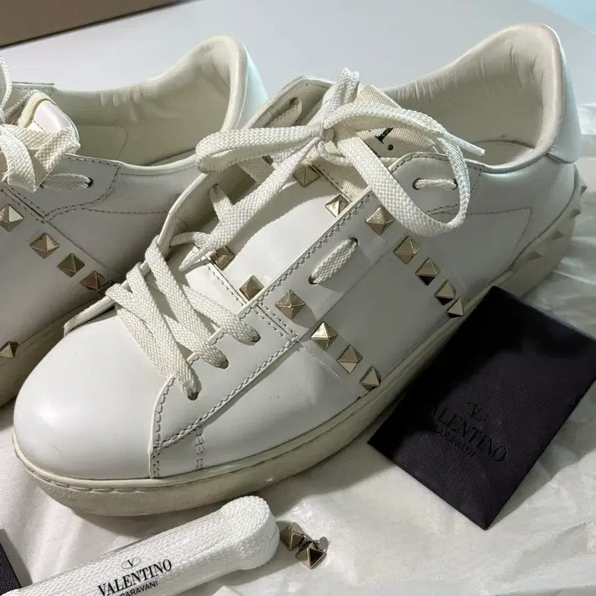 [BUNJANG] Valentino Rockstud Sneakers Size 40 (260mm) / 발렌티노 락스터드 스니커즈 40사이즈(260사이즈)