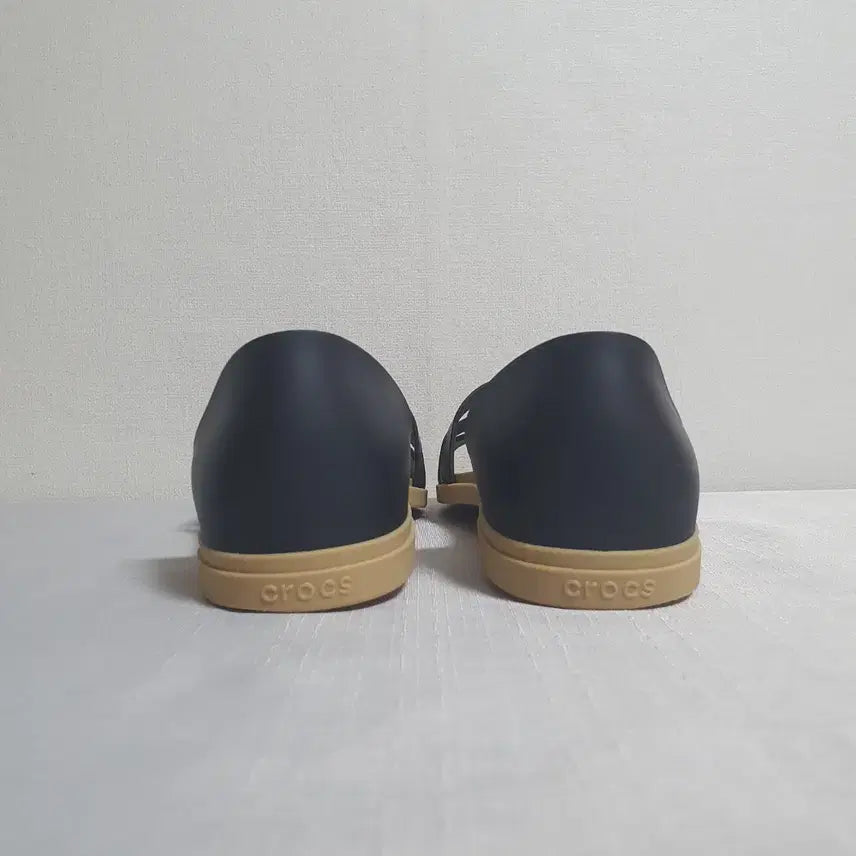 [BUNJANG] Crocs Tulum Open Flat Sandals Black Tan W8 / 250mm 크록스 툴룸 오픈 플랫 샌들 블랙 탄 W8