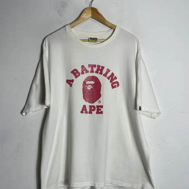[SOLD OUT] BAPE 베이프 화이트 반팔 티셔츠 레드 로고