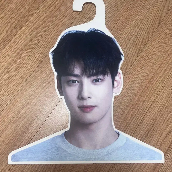 [BUNJANG] Cha Eun Woo Clothes Hanger / 차은우 옷걸이