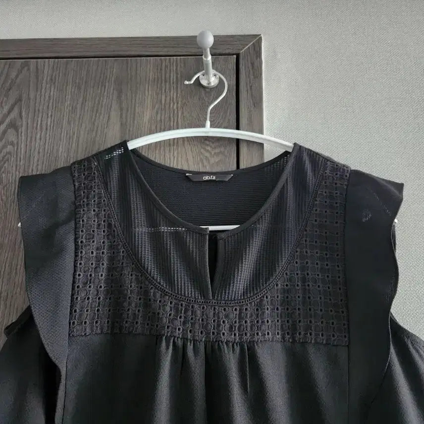 [BUNJANG] ab.f.z Sleeveless Blouse &amp; Le Toa Collar Knit Bundle Set / ab.f.z 민소매 블라우스 66 (코튼80%)