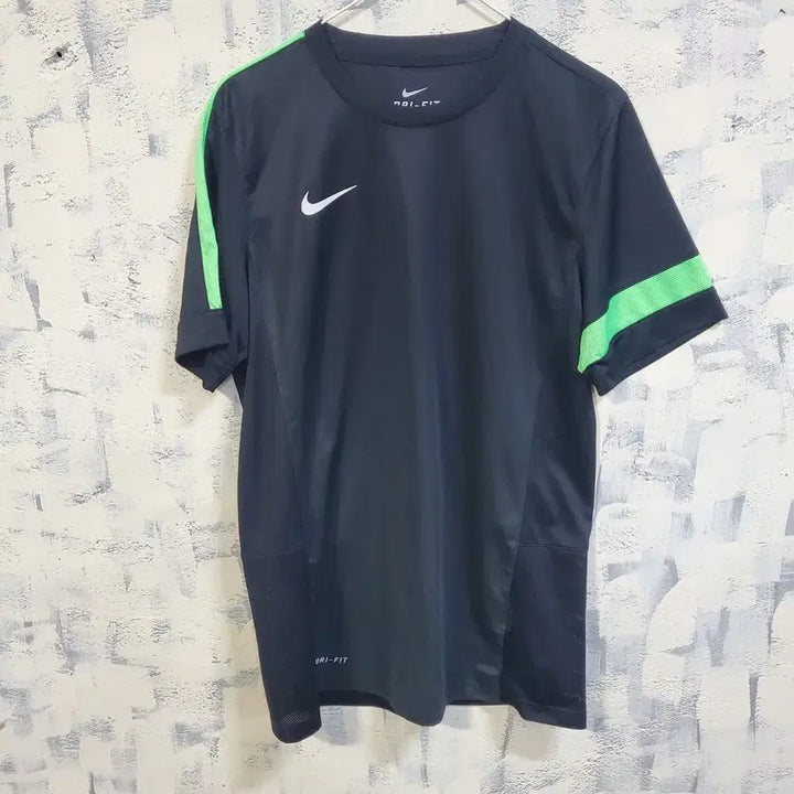 [BUNJANG] Nike Swoosh Dri-FIT T-Shirt Size M / 나이키 스우시 드라이핏 반팔티 M