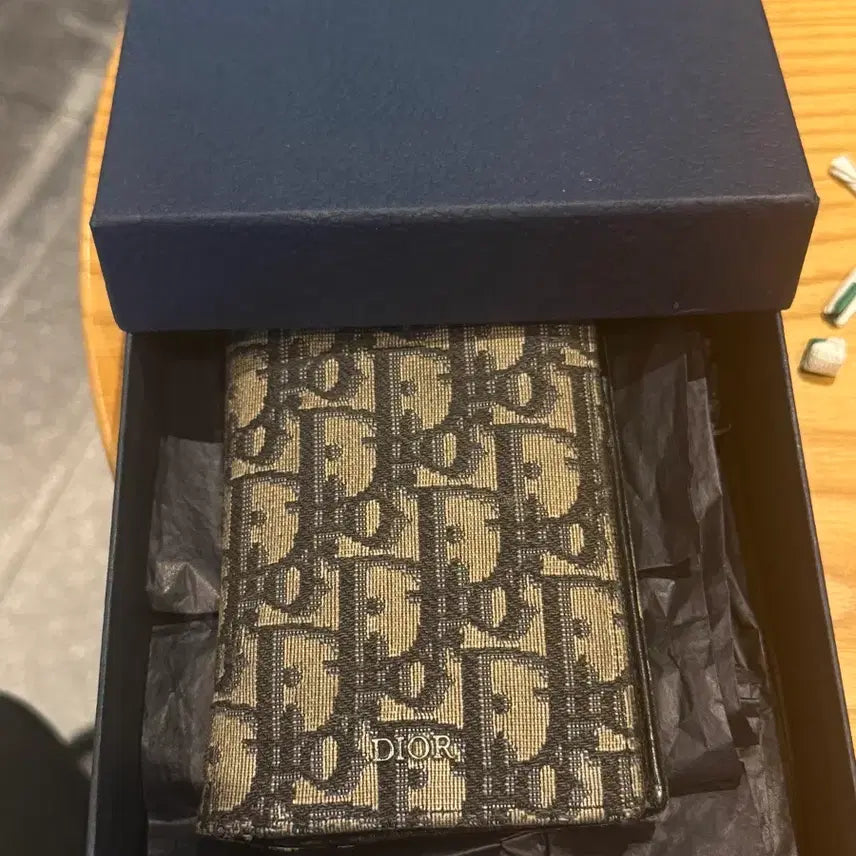 [SOLD OUT] 디올장지갑급매정품영수증 현금필요