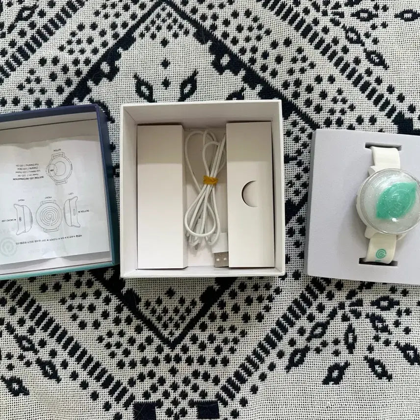 [BUNJANG] Day6 Made Watch Version 1 Official Lightstick / 데이식스 마데워치 버전1 공식 응원봉 라이트밴드 ver.1 마이데이 굿즈