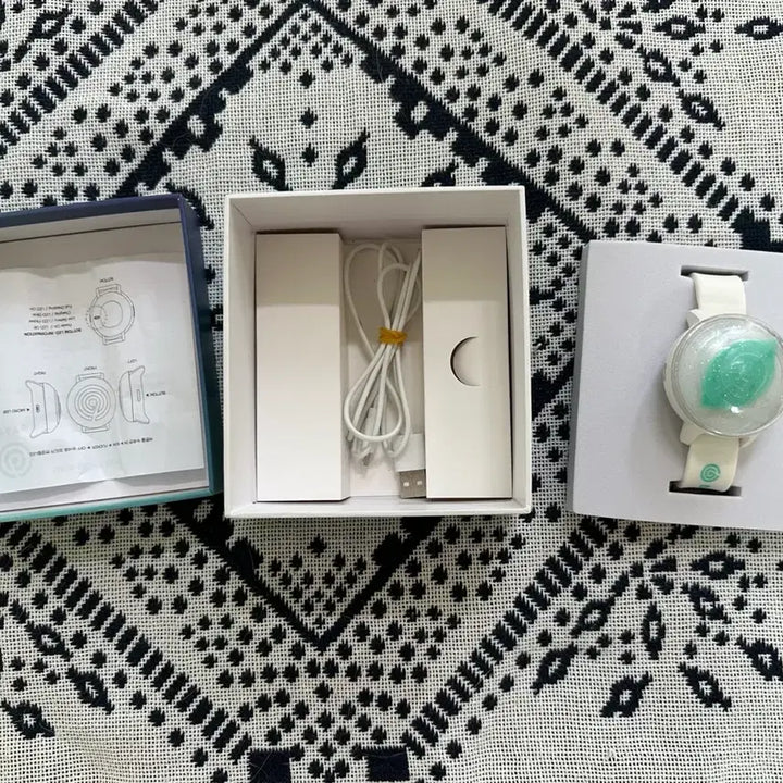 [BUNJANG] Day6 Made Watch Version 1 Official Lightstick / 데이식스 마데워치 버전1 공식 응원봉 라이트밴드 ver.1 마이데이 굿즈