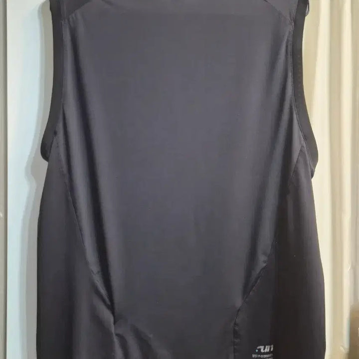 [BUNJANG] Descente Black Sleeveless T-Shirt (L) / 데상트 블랙 민소매 티셔츠 L사이즈