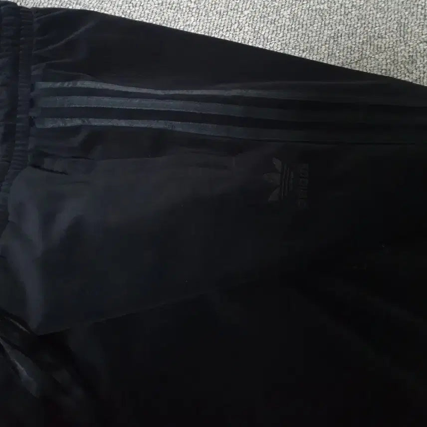 [BUNJANG] Adidas Velvet Track Pants / 아디다스 벨벳 트레이닝바지 판매합니다