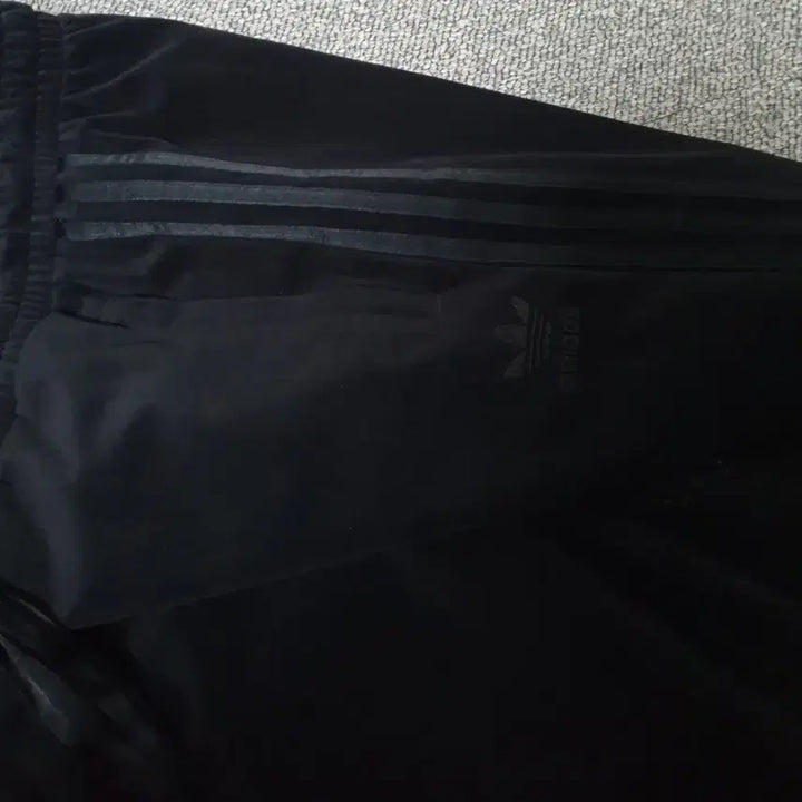 [BUNJANG] Adidas Velvet Track Pants / 아디다스 벨벳 트레이닝바지 판매합니다