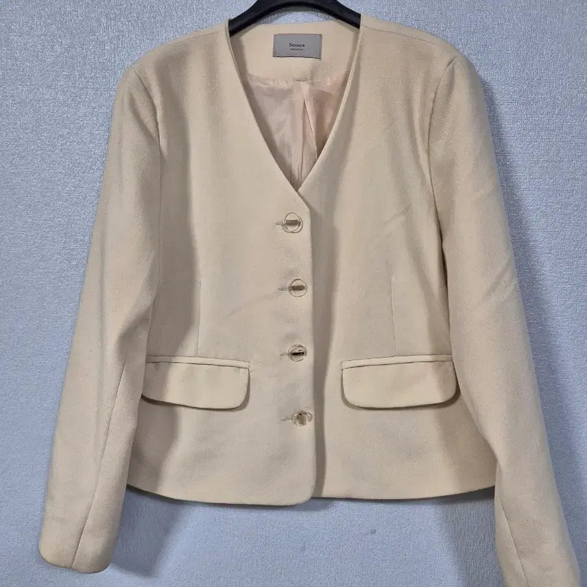 [BUNJANG] Demure Cropped V-Neck Jacket / Demure 크롭 브이넥 간절기쟈켓 66