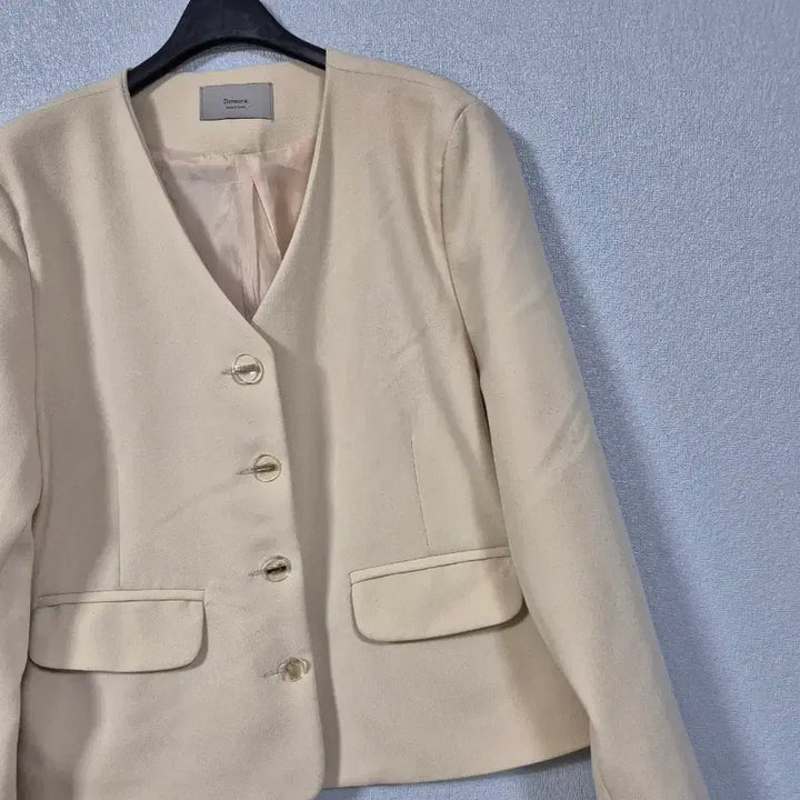 [BUNJANG] Demure Cropped V-Neck Jacket / Demure 크롭 브이넥 간절기쟈켓 66