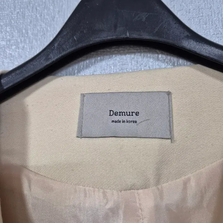 [BUNJANG] Demure Cropped V-Neck Jacket / Demure 크롭 브이넥 간절기쟈켓 66