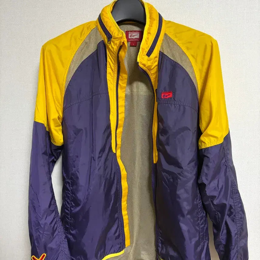 [BUNJANG] Onitsuka Tiger Windbreaker Jacket / 오나츠카 타이거 바람막이 점퍼