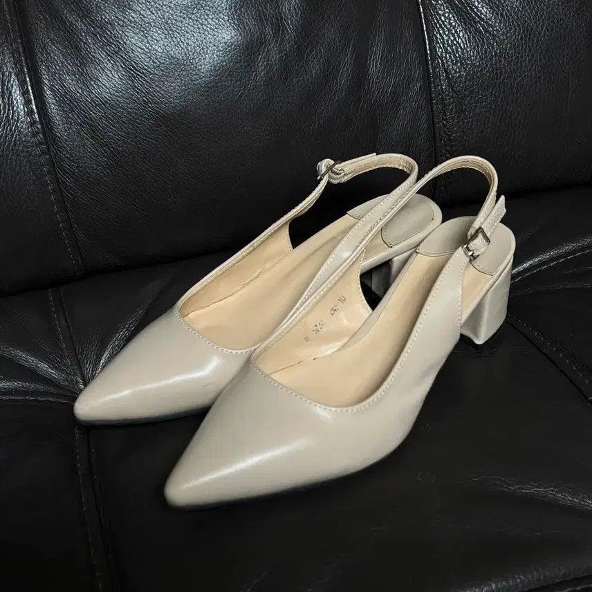 [SOLD OUT] JUDE 쥬드 베이지 슬링백 펌프스 (245)