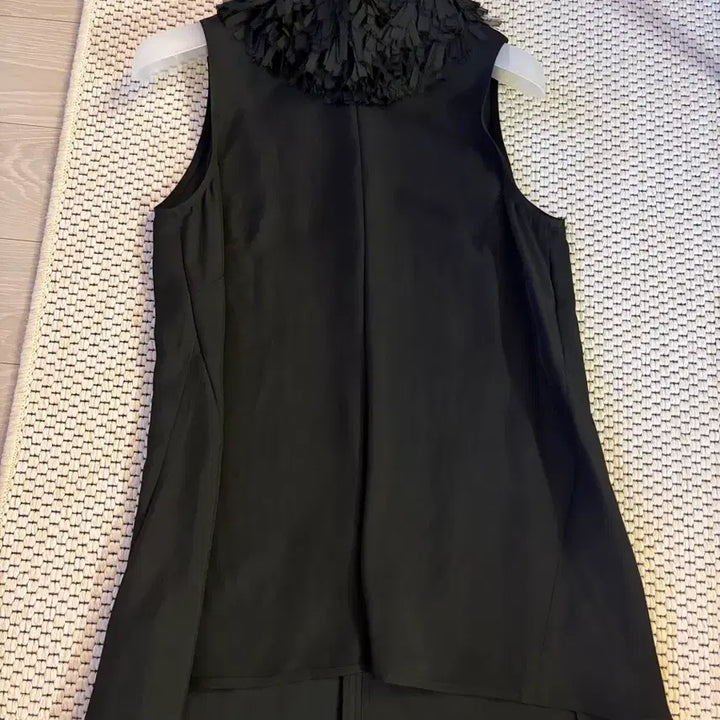 [BUNJANG] Recto Neck Point Blouse / 렉토 넥 포인트 블라우스
