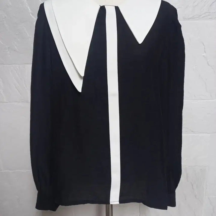 [BUNJANG] Two-Way Collar Color-Blocked Blouse / 투웨이카라 배색 블라우스(새옷)