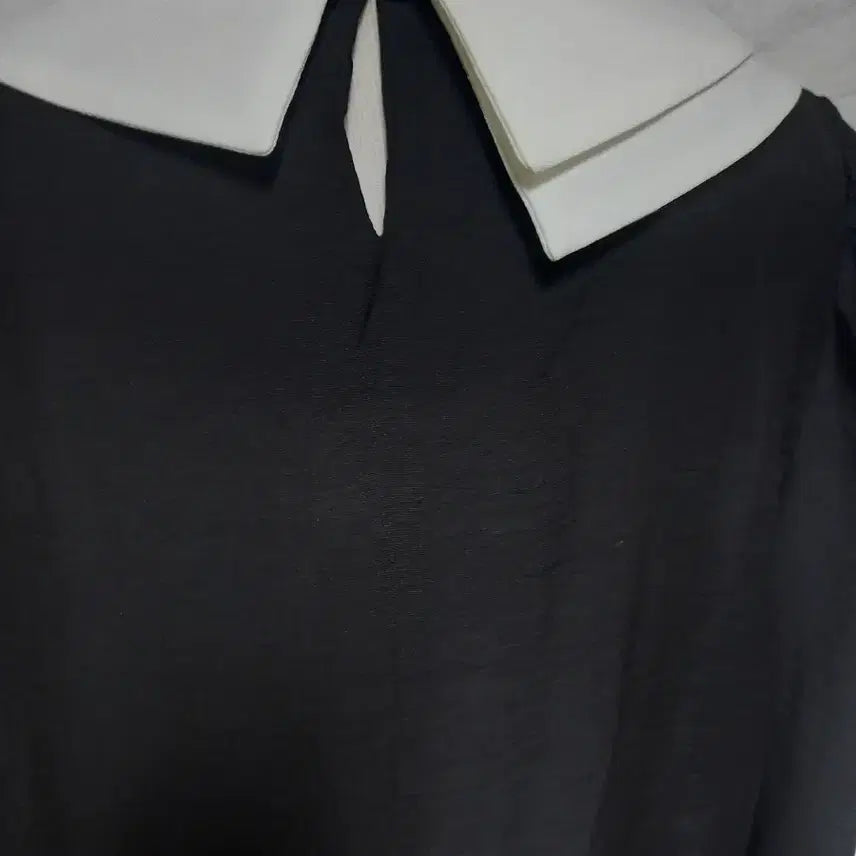 [BUNJANG] Two-Way Collar Color-Blocked Blouse / 투웨이카라 배색 블라우스(새옷)