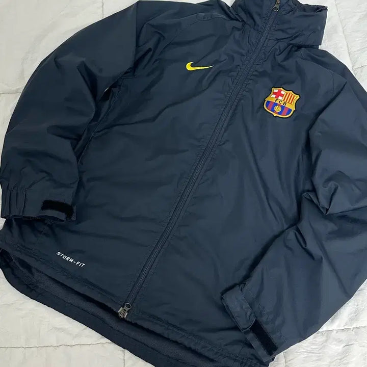 [SOLD OUT] 나이키 바르샤 스톰핏 바람막이 미디움