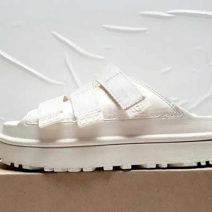 [BUNJANG] UGG GoldenGlow Platform Strap Slides (240mm) / UGG 어그 골든글로우 플랫폼 스트랩 슬라이드 240