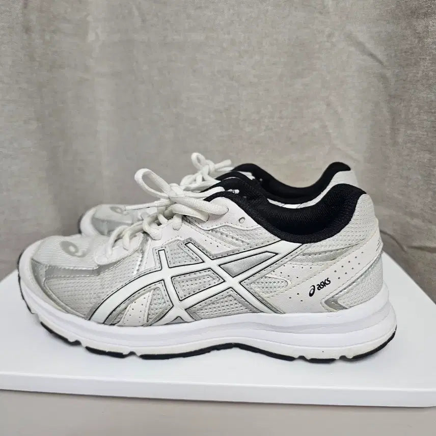 [SOLD OUT] .250아식스 조그100s  흰색 운동화   -887