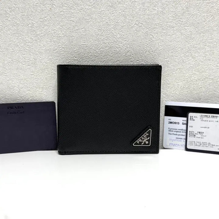 [SOLD OUT] (백화점/A+)프라다 사피아노 삼각로고 반지갑