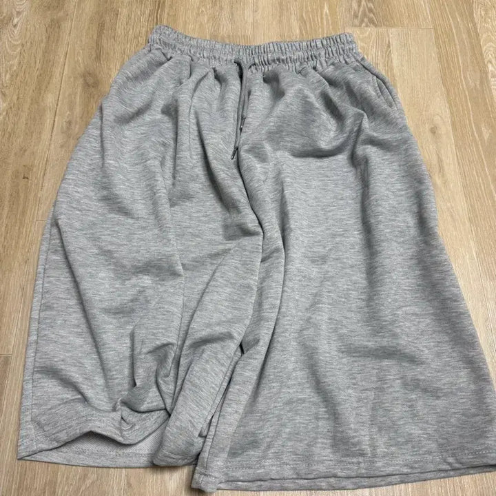 [BUNJANG] Gray Cotton Bermuda Shorts / 회색 버뮤다