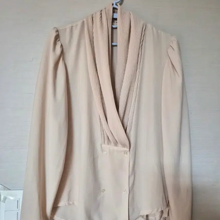 [BUNJANG] Ivory Pleated Collar Blouse / 아이보리색 플리츠 칼라 블라우스