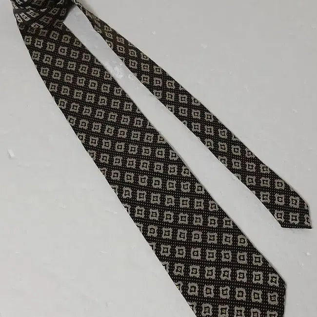 [BUNJANG] Yves Saint Laurent Silk Necktie / 입생로랑 넥타이