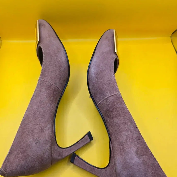 [BUNJANG] Elizabeth Stuart Suede Pumps / 엘리자베스 스튜어트 스웨이드 펌프스 240