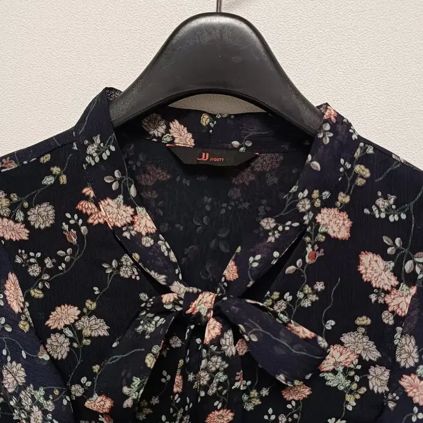 [BUNJANG] J.J. GOTS Chiffon Floral Blouse / jj지고트 쉬폰 블라우스
