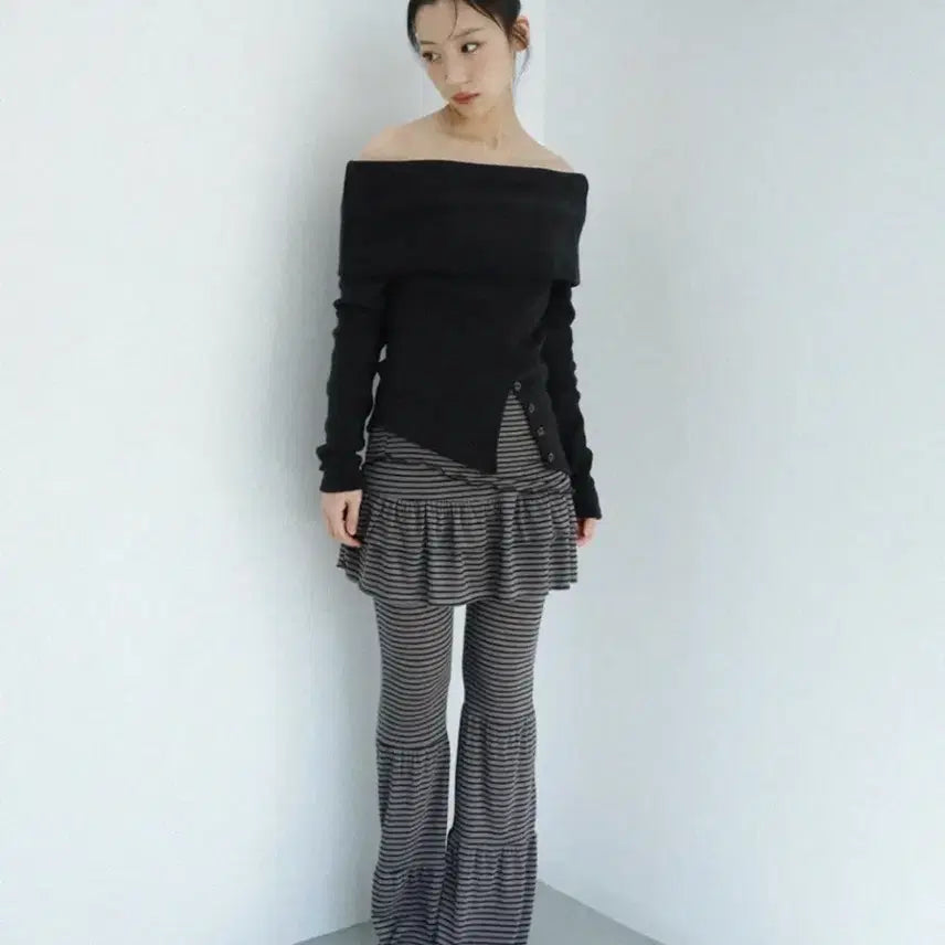 [BUNJANG] Agly Shadow Ruffle Stripe Skirt Pants (Charcoal) / 어글리쉐도우 캉캉 스트라이프 스커트 팬츠(차콜)