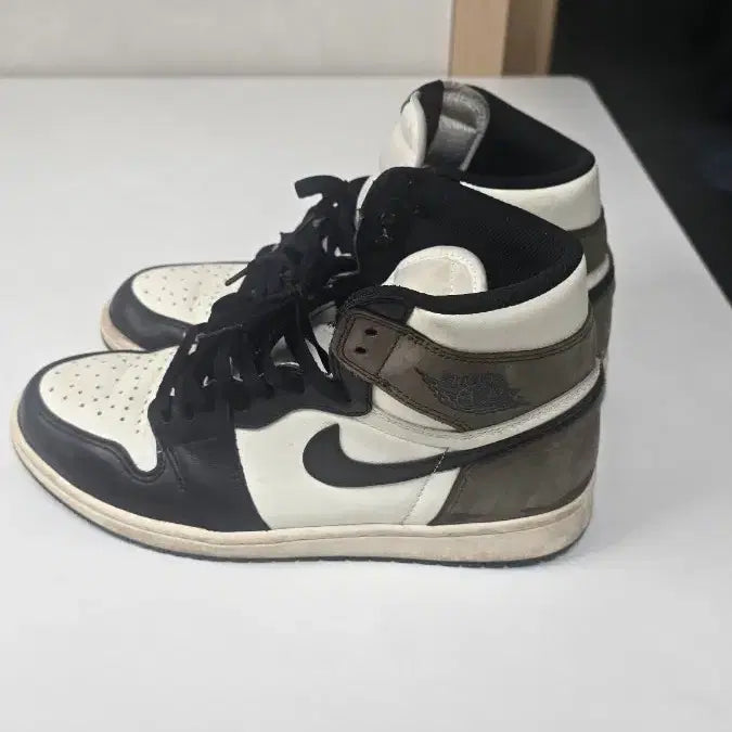 [SOLD OUT] 조던1 하이 OG 다크 모카 (블랙모카) 275 (555088-105)