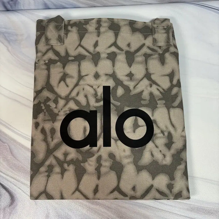 [SOLD OUT] 알로 요가 ALO 아이코닉 쇼퍼 토트백 그레이 타이다이 (새상품급)