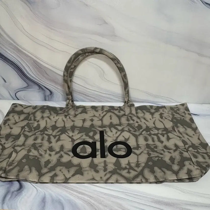 [SOLD OUT] 알로 요가 ALO 아이코닉 쇼퍼 토트백 그레이 타이다이 (새상품급)