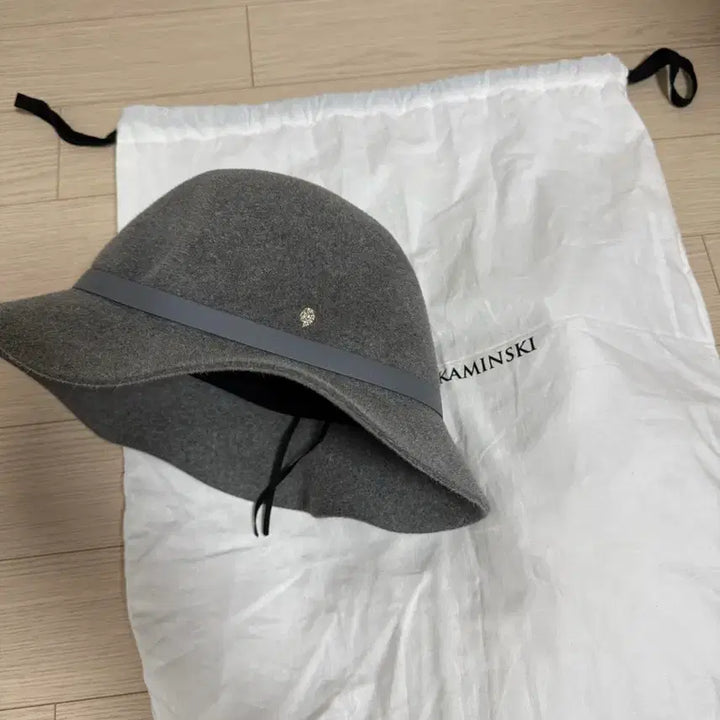 [BUNJANG] Helen Kaminski Cloche Hat - Grey, Medium / 헬렌카민스키 클로슈 그레이