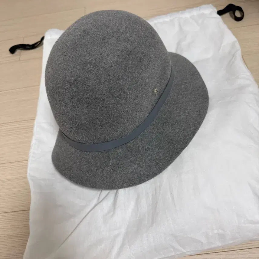 [BUNJANG] Helen Kaminski Cloche Hat - Grey, Medium / 헬렌카민스키 클로슈 그레이