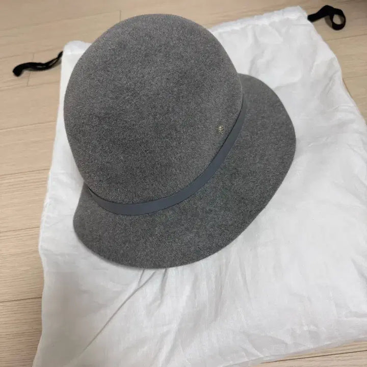 [BUNJANG] Helen Kaminski Cloche Hat - Grey, Medium / 헬렌카민스키 클로슈 그레이