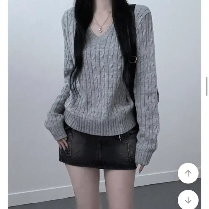 [BUNJANG] Avely V-Neck Loose Fit Grey Knit / 에이블리 브이넥 루즈핏 회색 니트 판매
