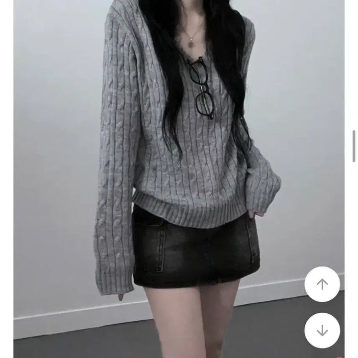 [BUNJANG] Avely V-Neck Loose Fit Grey Knit / 에이블리 브이넥 루즈핏 회색 니트 판매