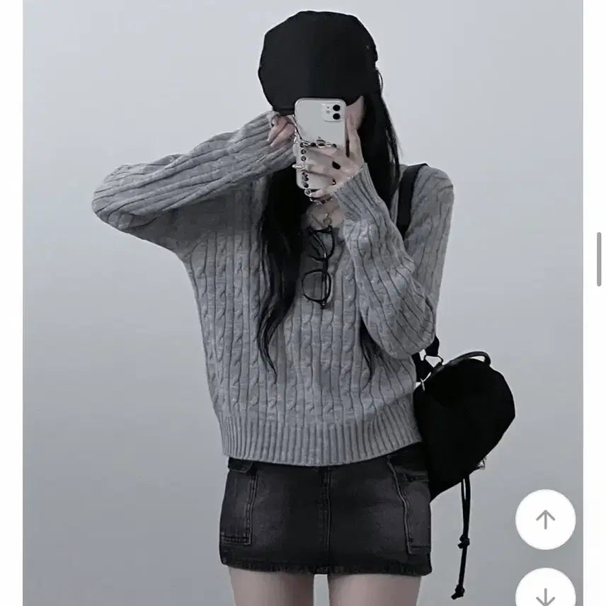 [BUNJANG] Avely V-Neck Loose Fit Grey Knit / 에이블리 브이넥 루즈핏 회색 니트 판매
