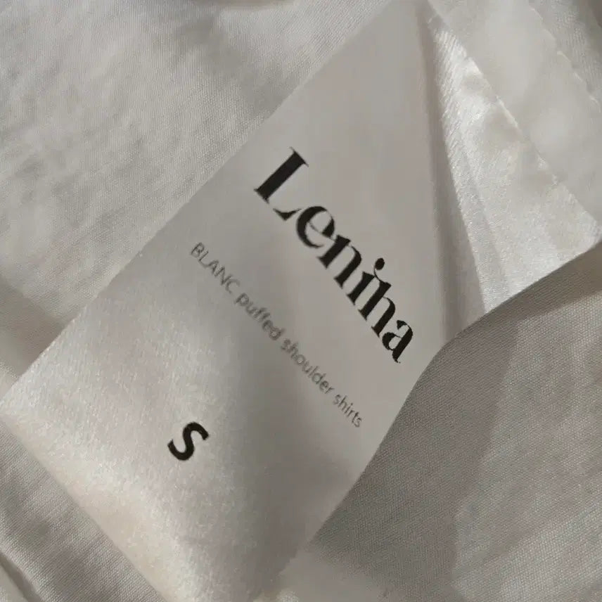 [BUNJANG] LENINA Puff Shoulder Blouse White / LENINA 르니나 퍼프 숄더 블라우스 화이트