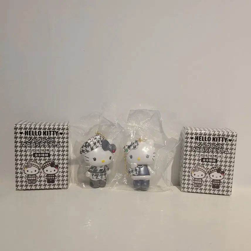 [BUNJANG] Hello Kitty 51st Anniversary Monokuro Keychain Bundle Set / 헬로키티 51주년 생일 모노쿠로 키링 2종 일괄