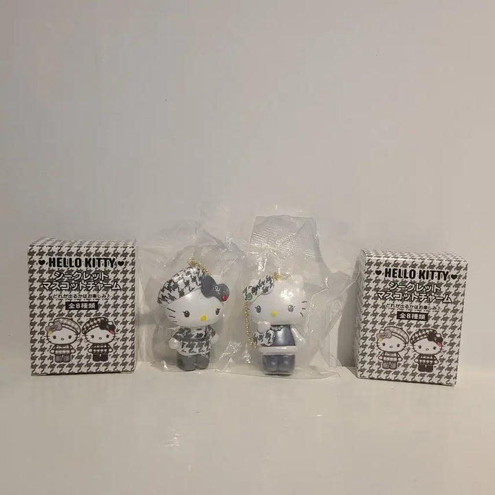 [BUNJANG] Hello Kitty 51st Anniversary Monokuro Keychain Bundle Set / 헬로키티 51주년 생일 모노쿠로 키링 2종 일괄
