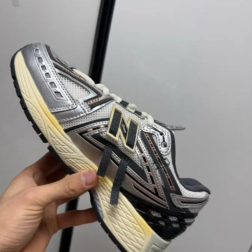 [BUNJANG] New Balance 9060 Sneakers Silver Black / 뉴발란스 9060 스니커즈 실버 블랙