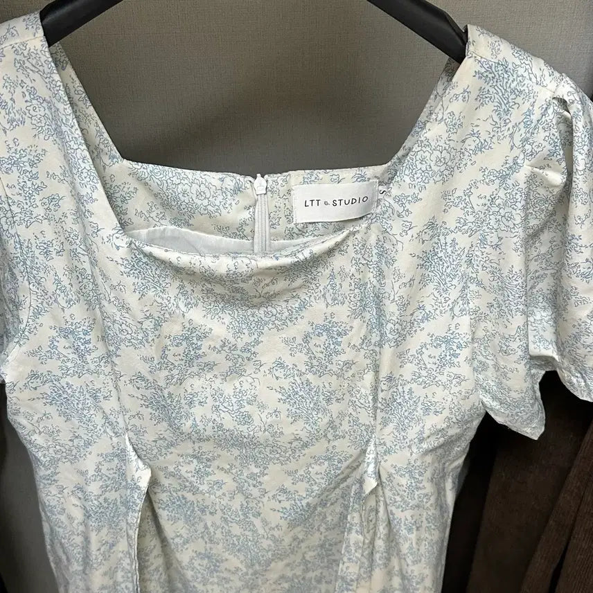 [BUNJANG] Zigzag Square Neckline Belted Dress / 지그재그 스퀘어 네크라인 벨티드 원피스 / 플라워 원피스 / 롱원피스