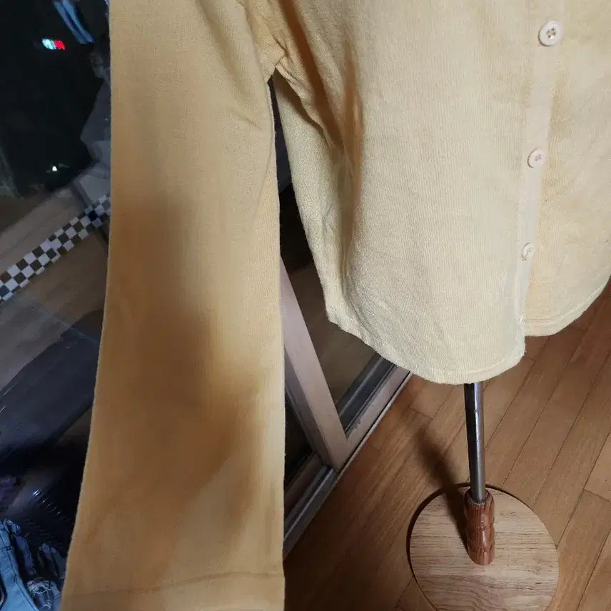 [BUNJANG] Yellow V-Neck Knit Cardigan / 옐로우 브이넥 니트 가디건