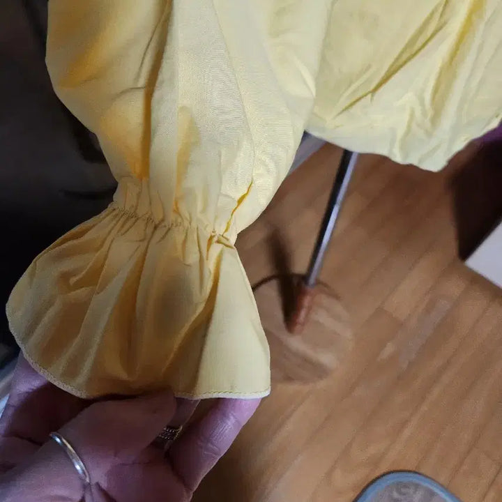 [BUNJANG] Yellow Shirring Long Sleeve Blouse / 옐로우 셔링 블라우스 긴팔