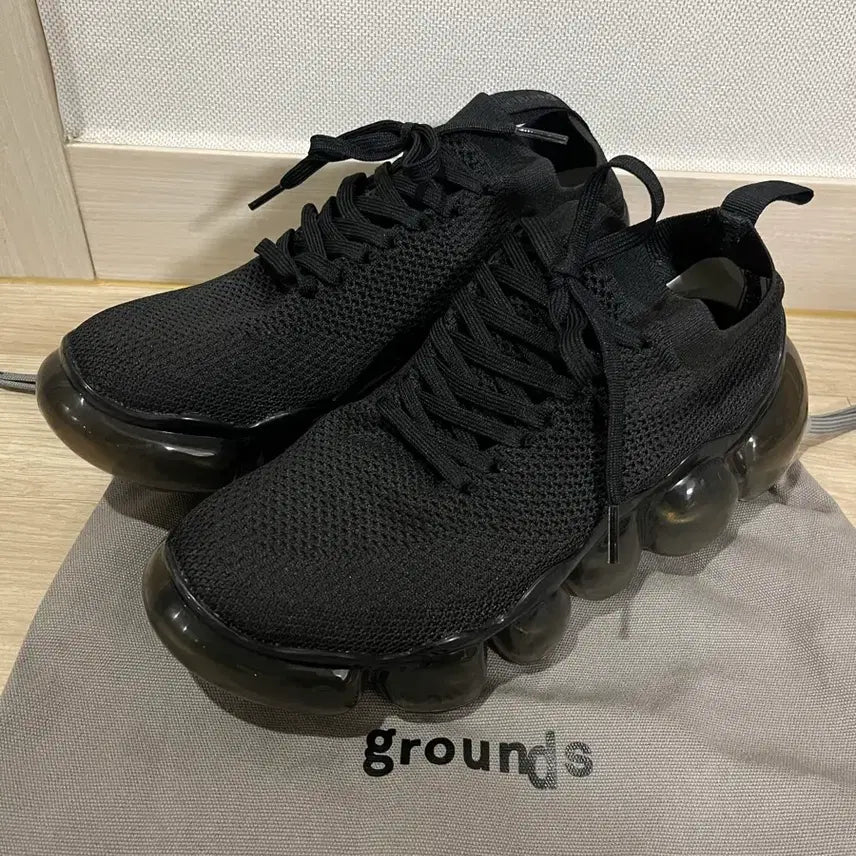 [BUNJANG] Grounds Black 250 Sneakers / 그라운즈 grounds 블랙 250