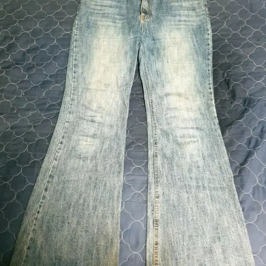 [BUNJANG] Trendy Apparel Long Version Bootcut Washed Denim Pants (Medium Blue, L) / 트렌디 어패럴 롱버전 부츠컷 워싱 데님팬츠 미들블루 (L)
