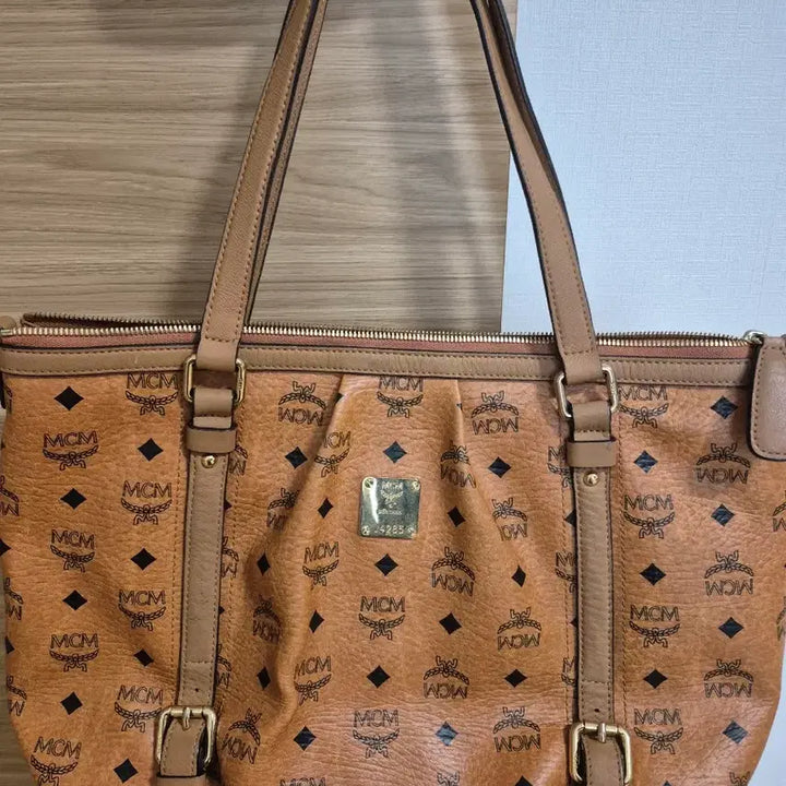 [BUNJANG] MCM Logo Print Tote Bag Brown / MCM 로고 프린트 토트백 브라운